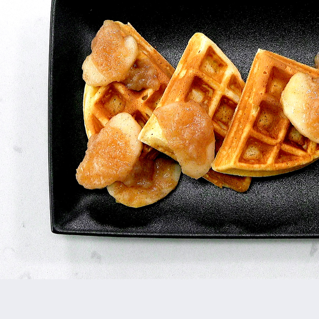 Waffles with Cinnamon Applesauce RICARDO