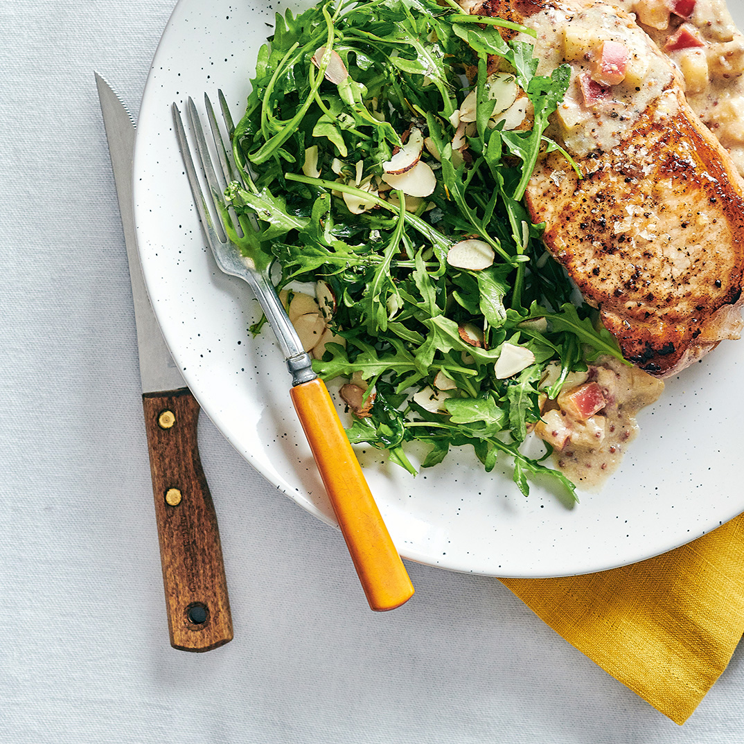 C telettes De Porc Sauce Pomme Et Moutarde Et Salade De Roquette RICARDO c-telettes-de-porc-sauce-pomme-et-moutarde-et-salade-de-roquette-ricardo