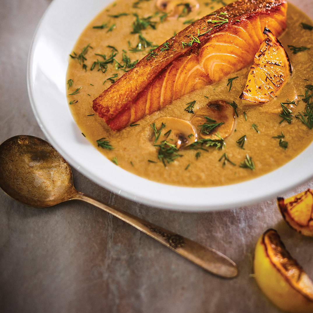 Soupe Veloutée Aux Champignons Et Saumon Poêlé | RICARDO