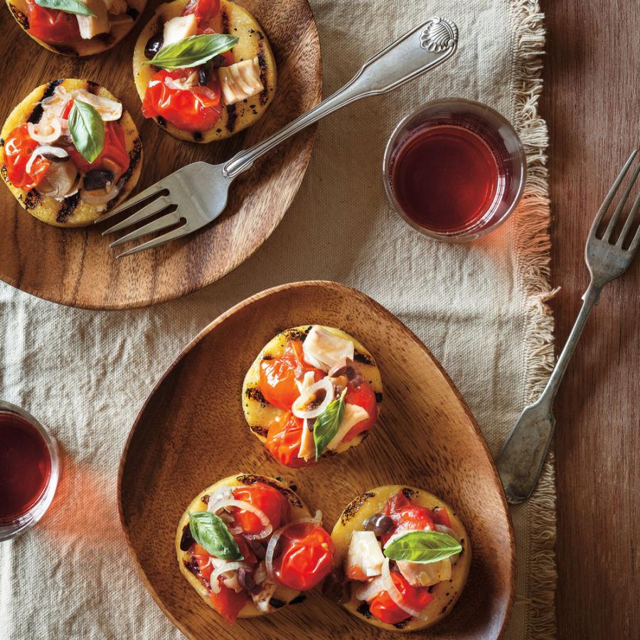 Polenta grillée au lapin et aux tomates cerises
