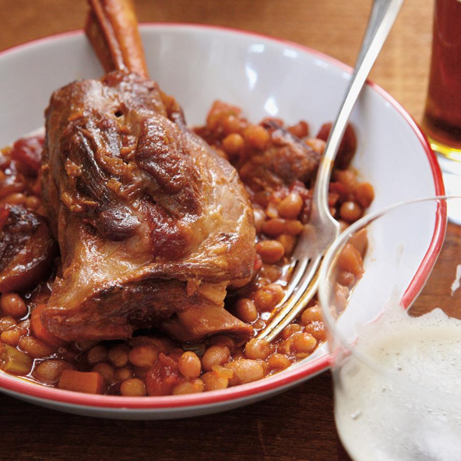 Jarrets d'agneau braisés et fèves au lard à la mélasse-image