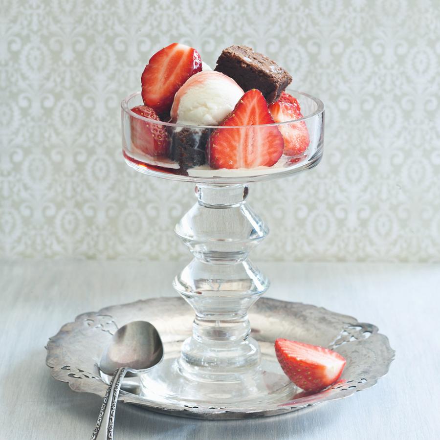 Sundae aux fraises et aux brownies