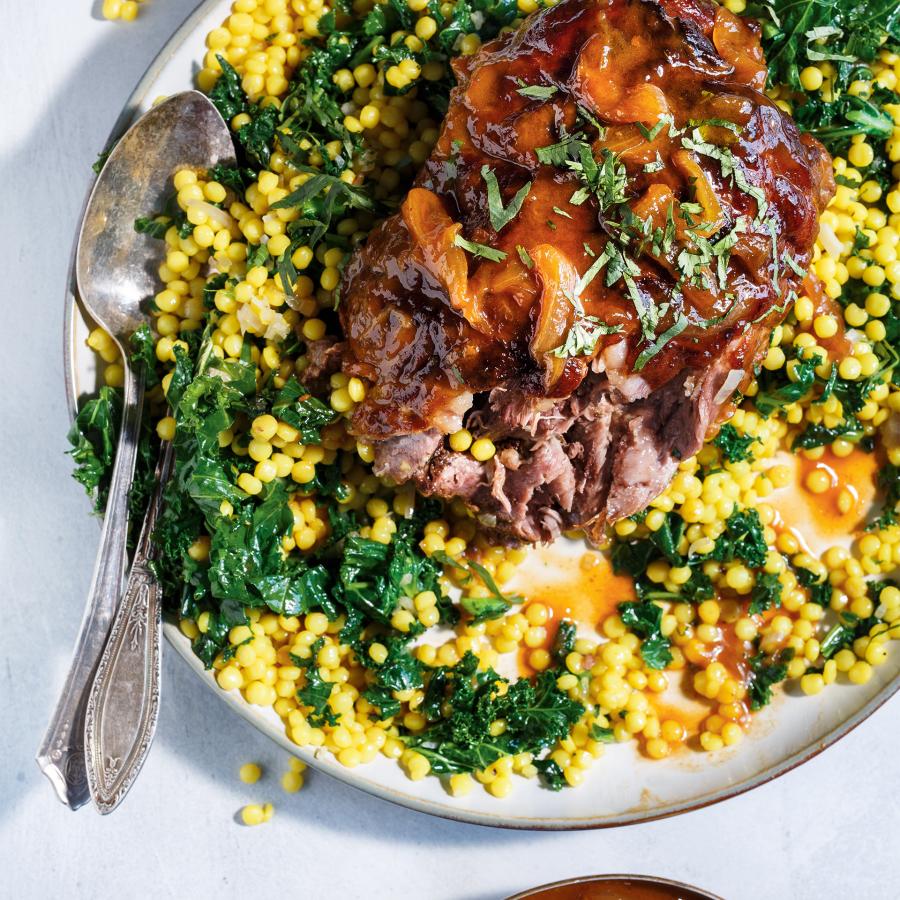 Agneau braisé au nectar d’abricot et couscous israélien