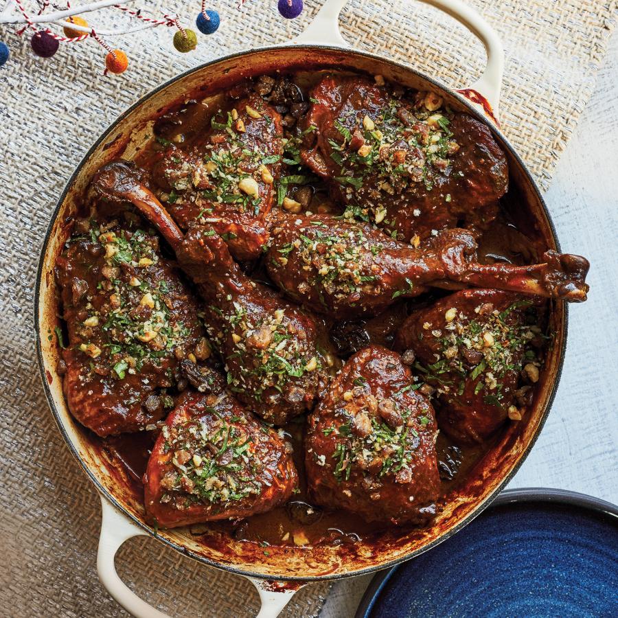 Dindon en sauce, garniture de châtaignes