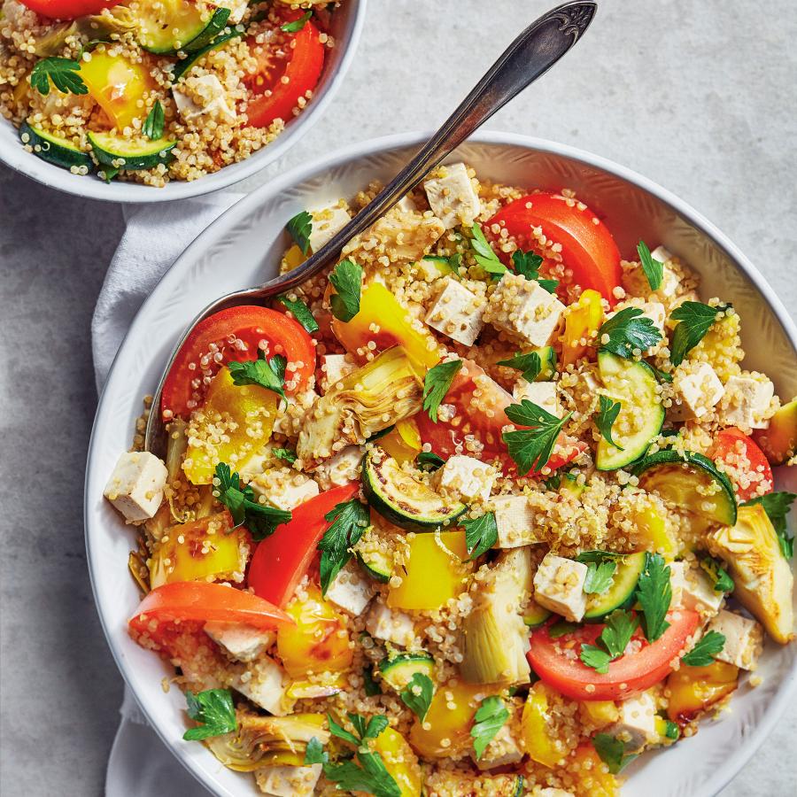 Quinoa aux légumes grillés et au tofu