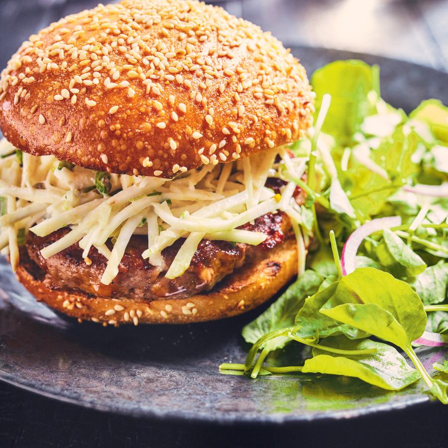 Burgers de bison au bacon et céleri rémoulade