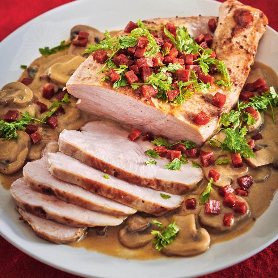 Rôti de dindon sous vide, sauce aux champignons et au chorizo