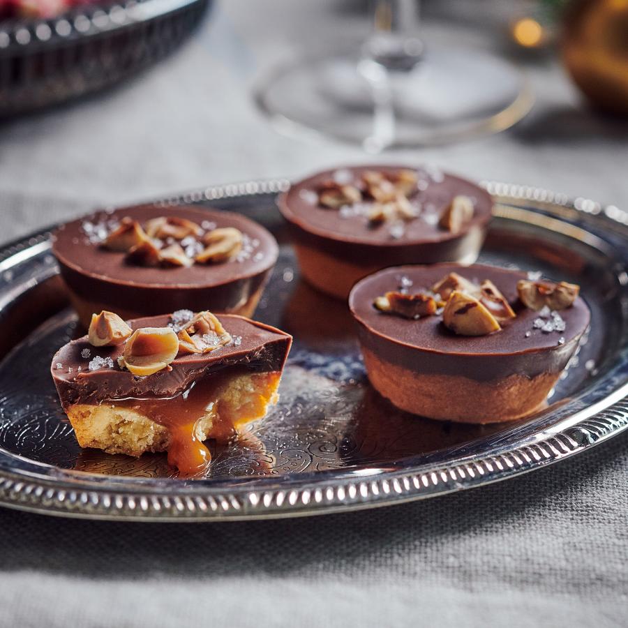Bouchées chocolatées au caramel butterscotch et aux noisettes
