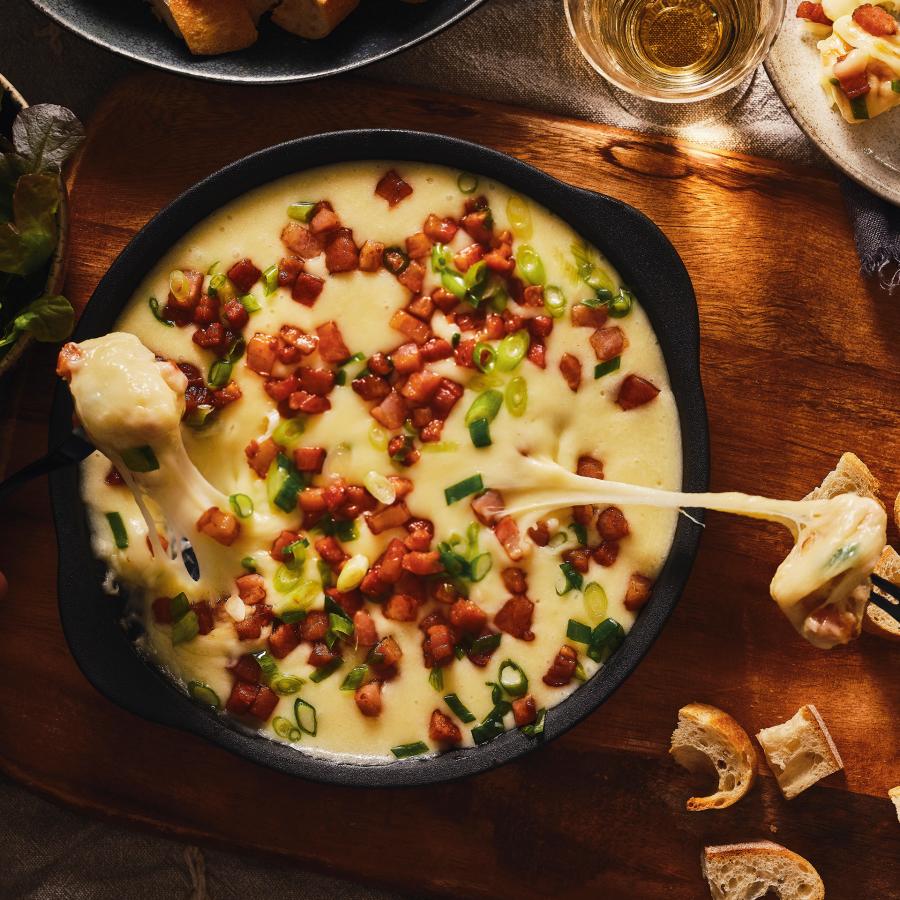 Fondue au fromage au four, au vermouth et au bacon