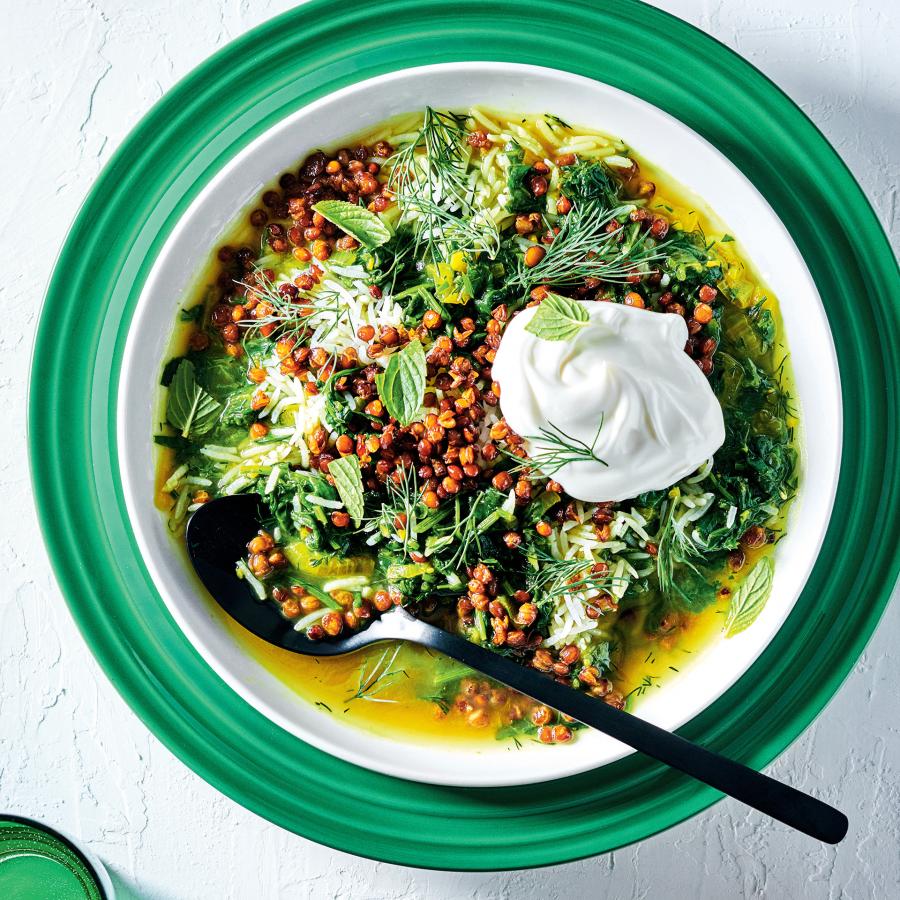 Ragoût d’épinards aux herbes et lentilles croustillantes