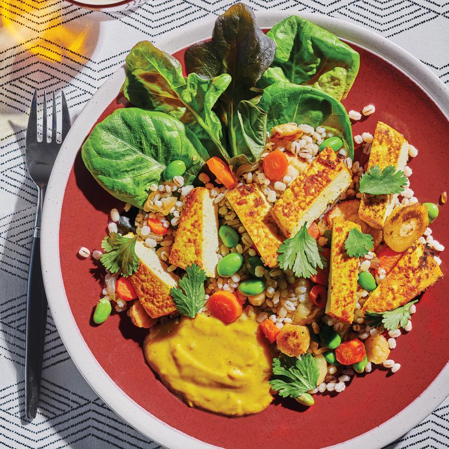 Bols de tofu et d’orge aux légumes