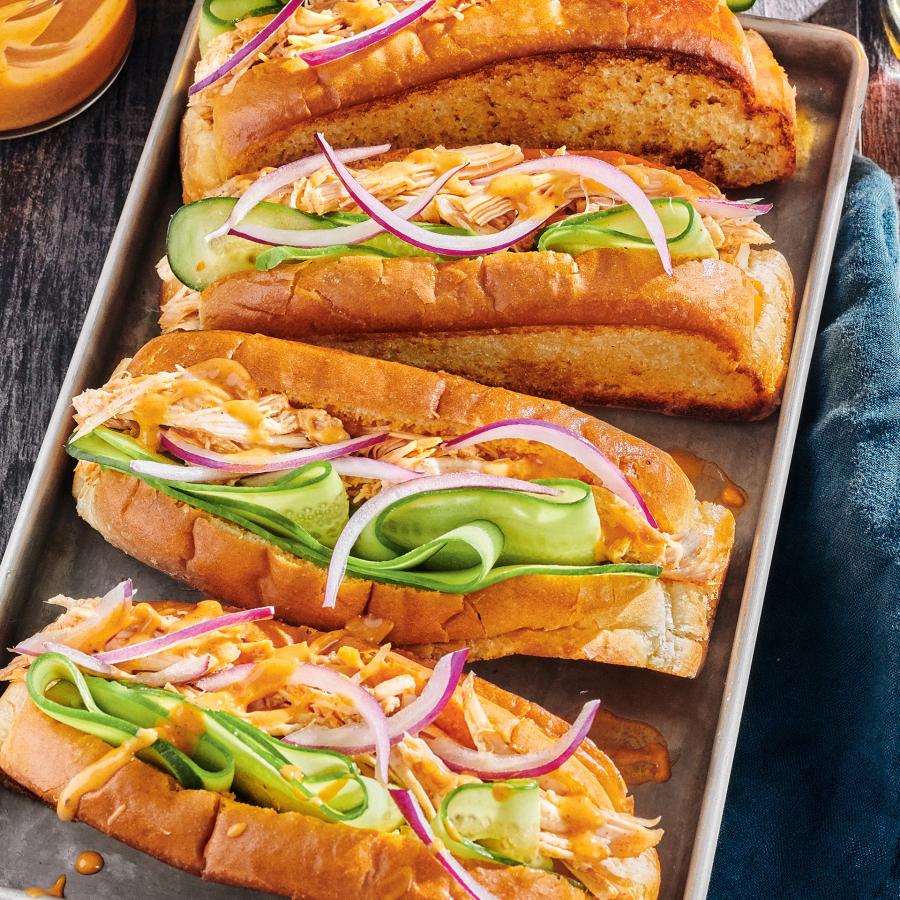 Guédilles au dindon effiloché, sauce barbecue crémeuse aux épices à steak de Montréal