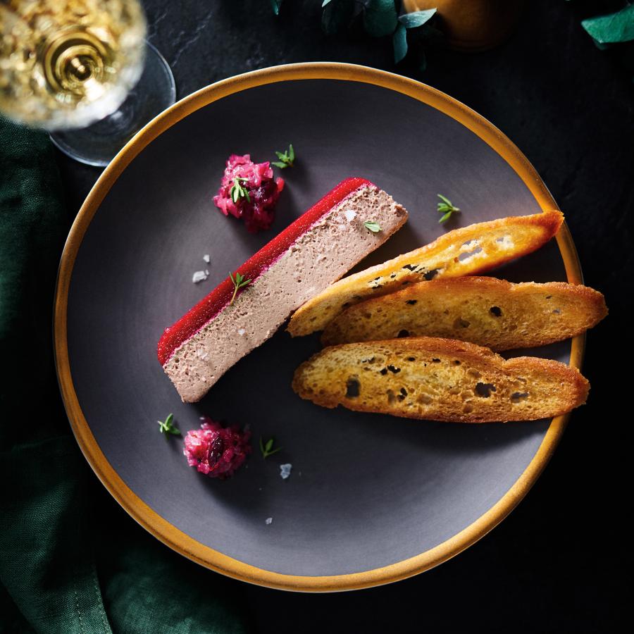 Terrine de mousse de foies de volaille et gelée de canneberges