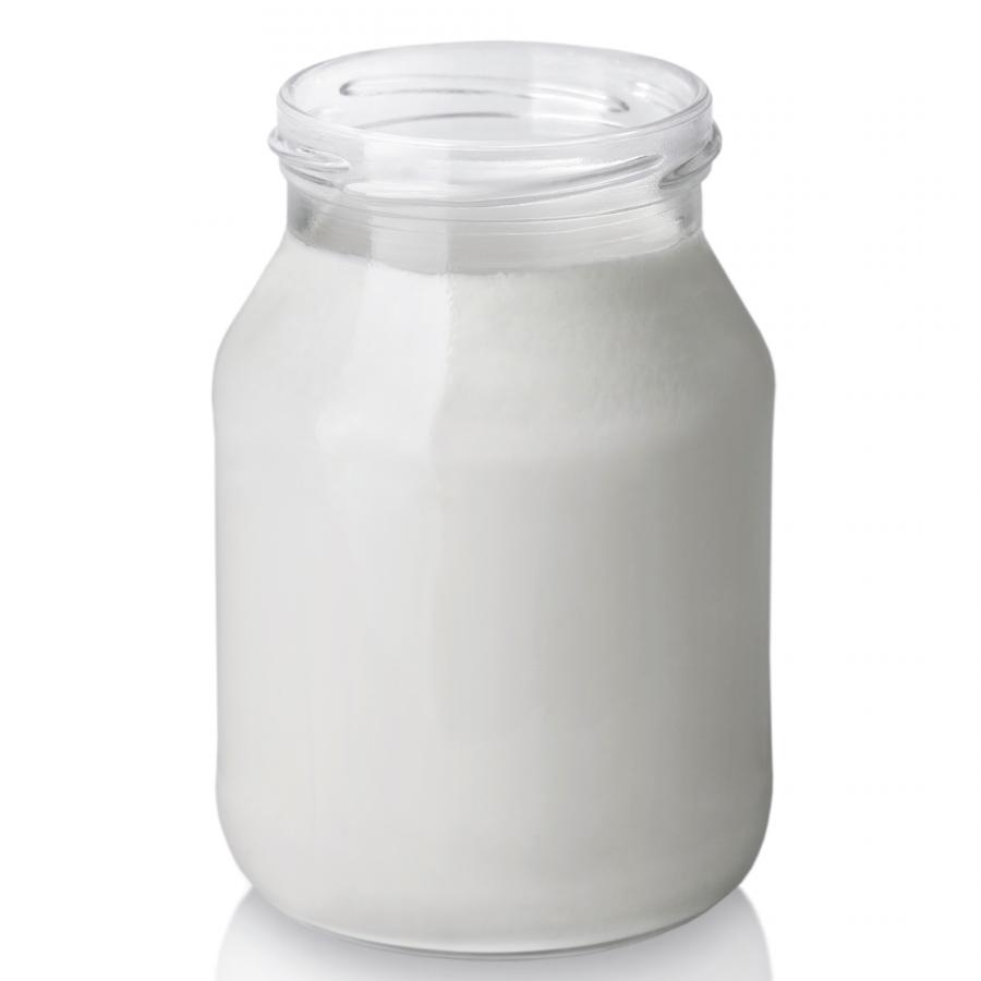 Parfait au yogourt, à la banane et au gâteau aux fruits