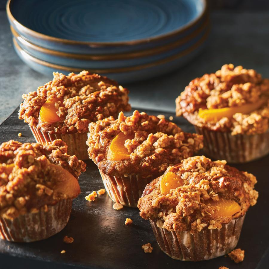 Muffins aux pêches et crumble à la cannelle