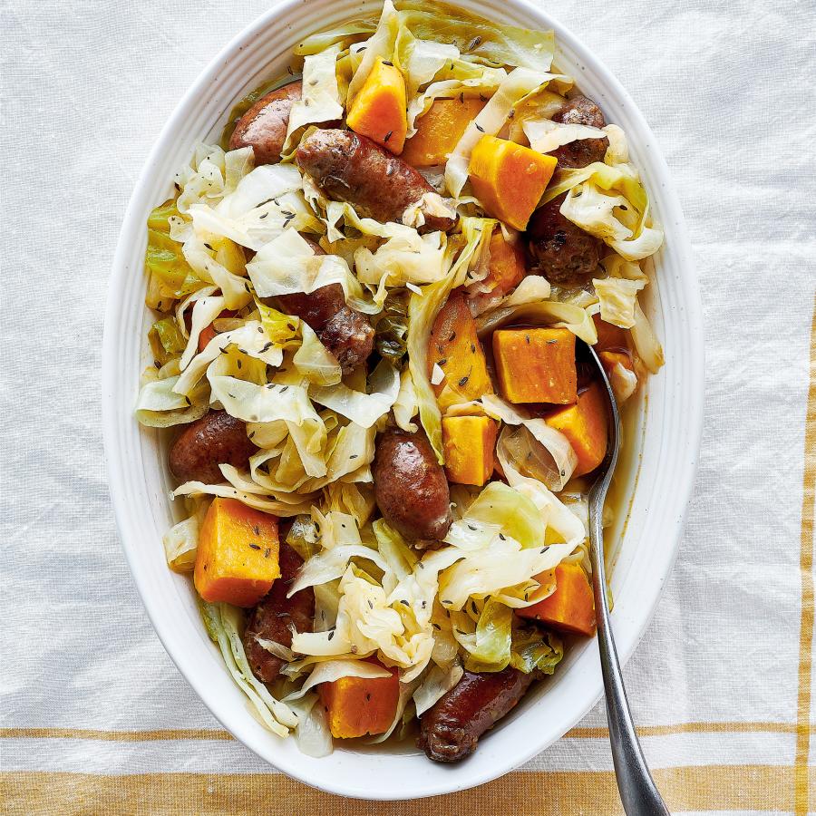 Chou braisé aux saucisses et aux patates douces-image