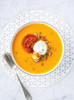 Potage de patate douce à l’oignon rôti et à la pancetta