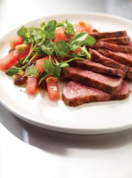 Magrets de canard et salade de melon d’eau aux raisins aigres-doux