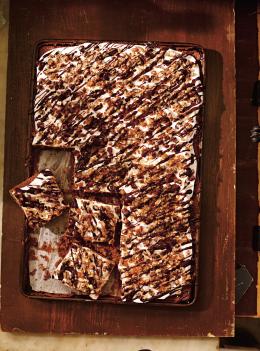 Gâteau au chocolat, à la guimauve et aux pacanes (Mississippi Mud Cake)