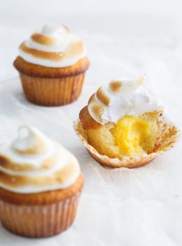 Petits gâteaux à la noix de coco et curd à la mangue