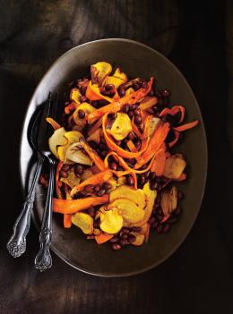 Salade de betteraves, de carottes et de haricots noirs