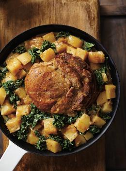 Veau à l'oignon et kale à la crème