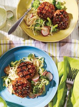 Galettes de veau laquées et salade asiatique