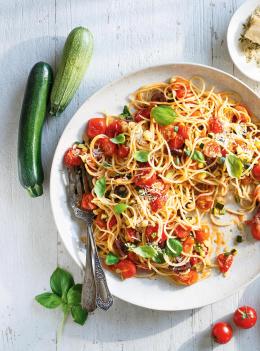 Spaghettis aux tomates cerises et aux courgettes