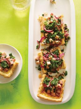 Quiche à l'oignon, au jambon blanc et au kale