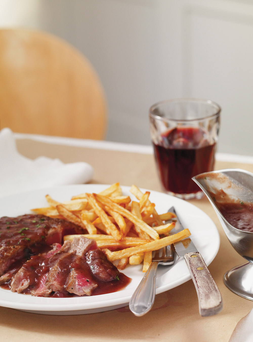 Classic Entrecôte à la Bordelaise (Rib steaks in red wine and shallot sauce)