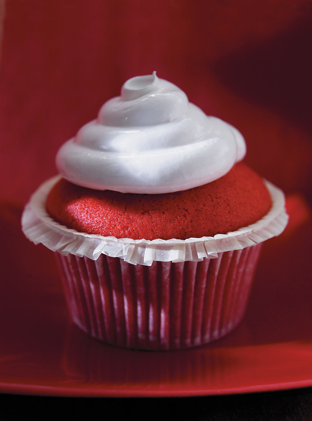 Petits gâteaux Red Velvet avec bonnet de père Noël