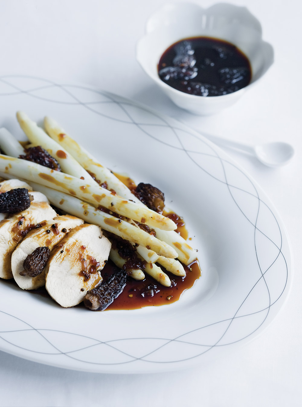 Chicken with Morels and White Asparagus   