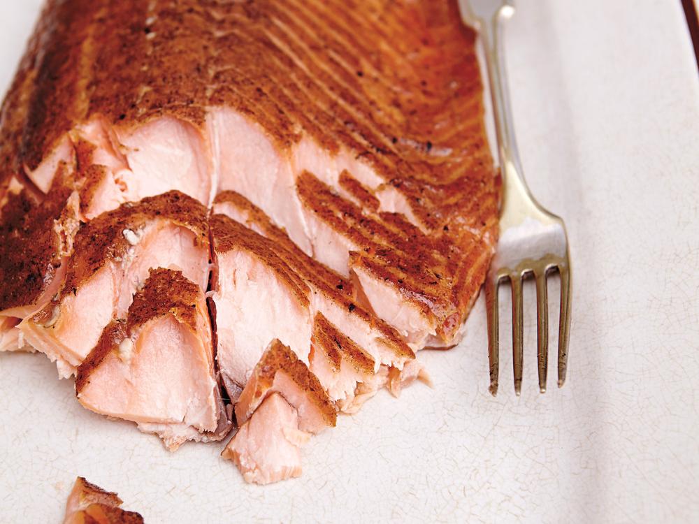 Comment faire un saumon fumé maison au barbecue, kamado ou fumoir ?