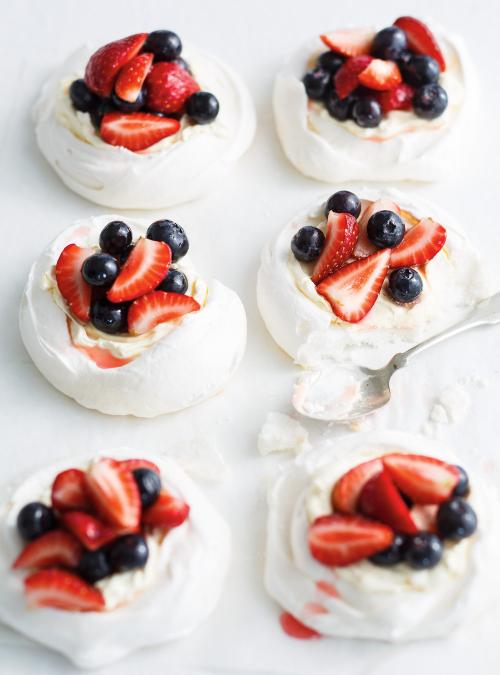 Nids De Meringue Et Petits Fruits Frais Ricardo