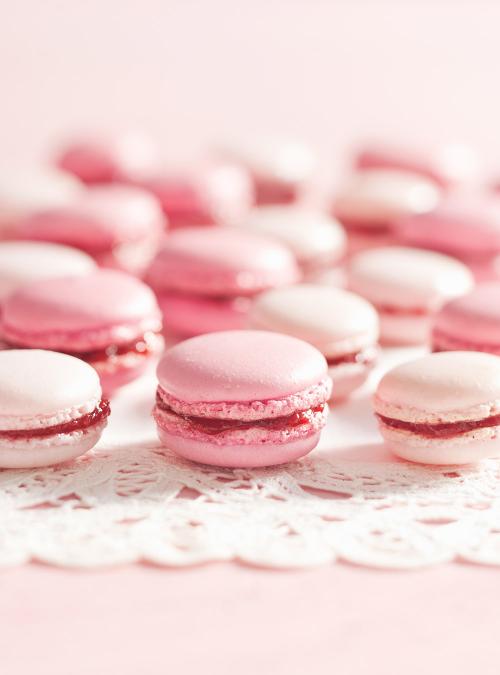 Pink Strawberry French Macarons | RICARDO