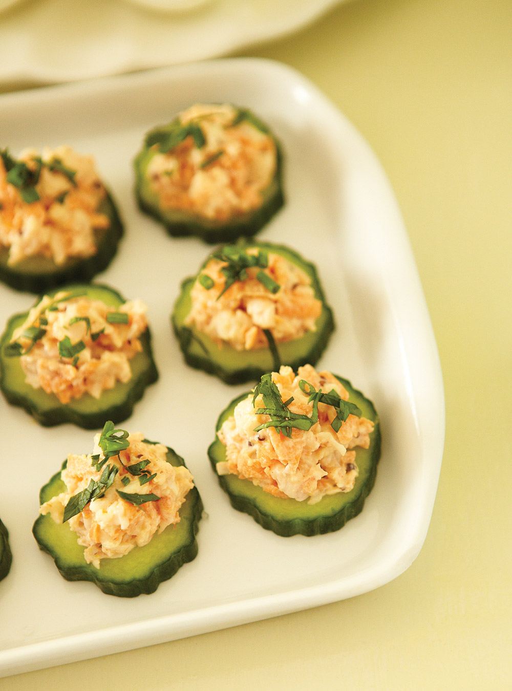 Canapés de crevettes sur concombre