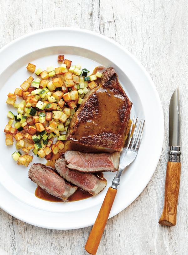 Steak et pommes de terre rissolées à la courgette | Ricardo