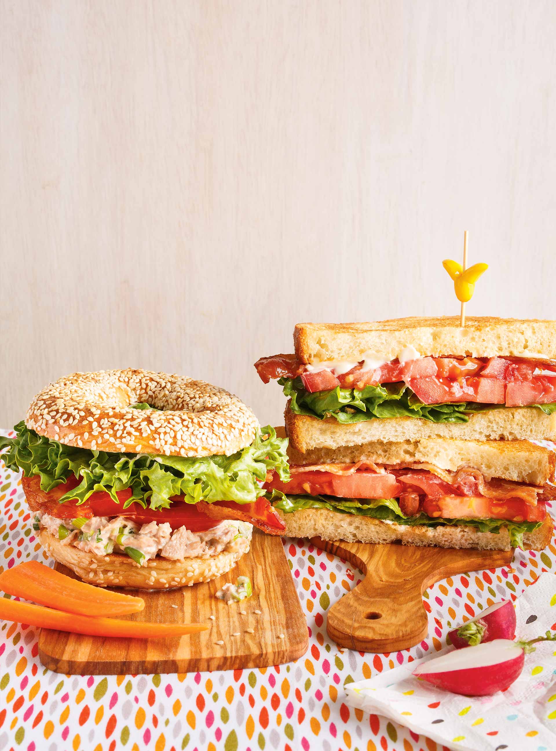 Sandwich BBLTT (Bagel-Bacon-Laitue-Thon-Tomate)
