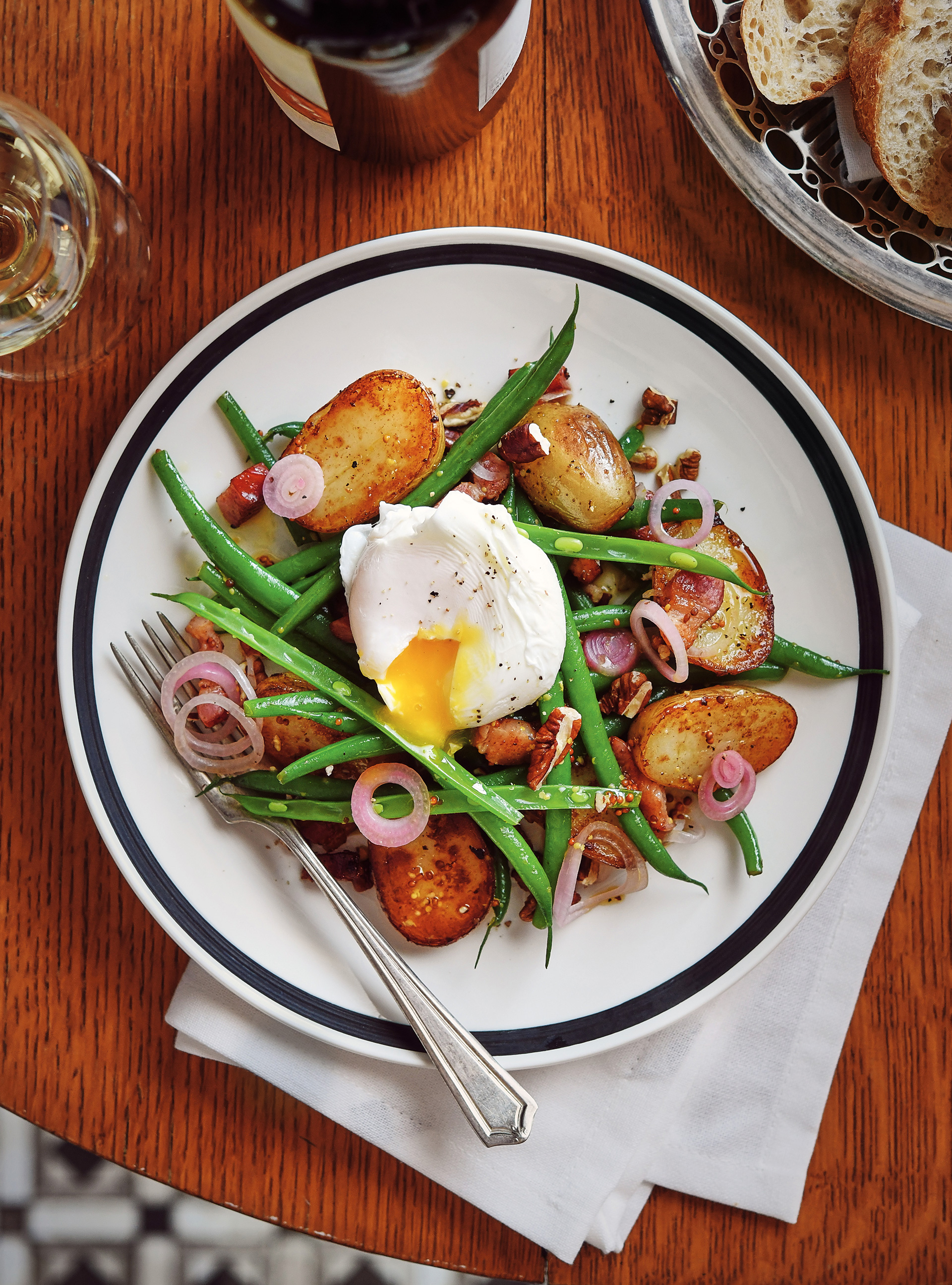 Salade de pommes de terre, de haricots verts et d’échalotes françaises marinées