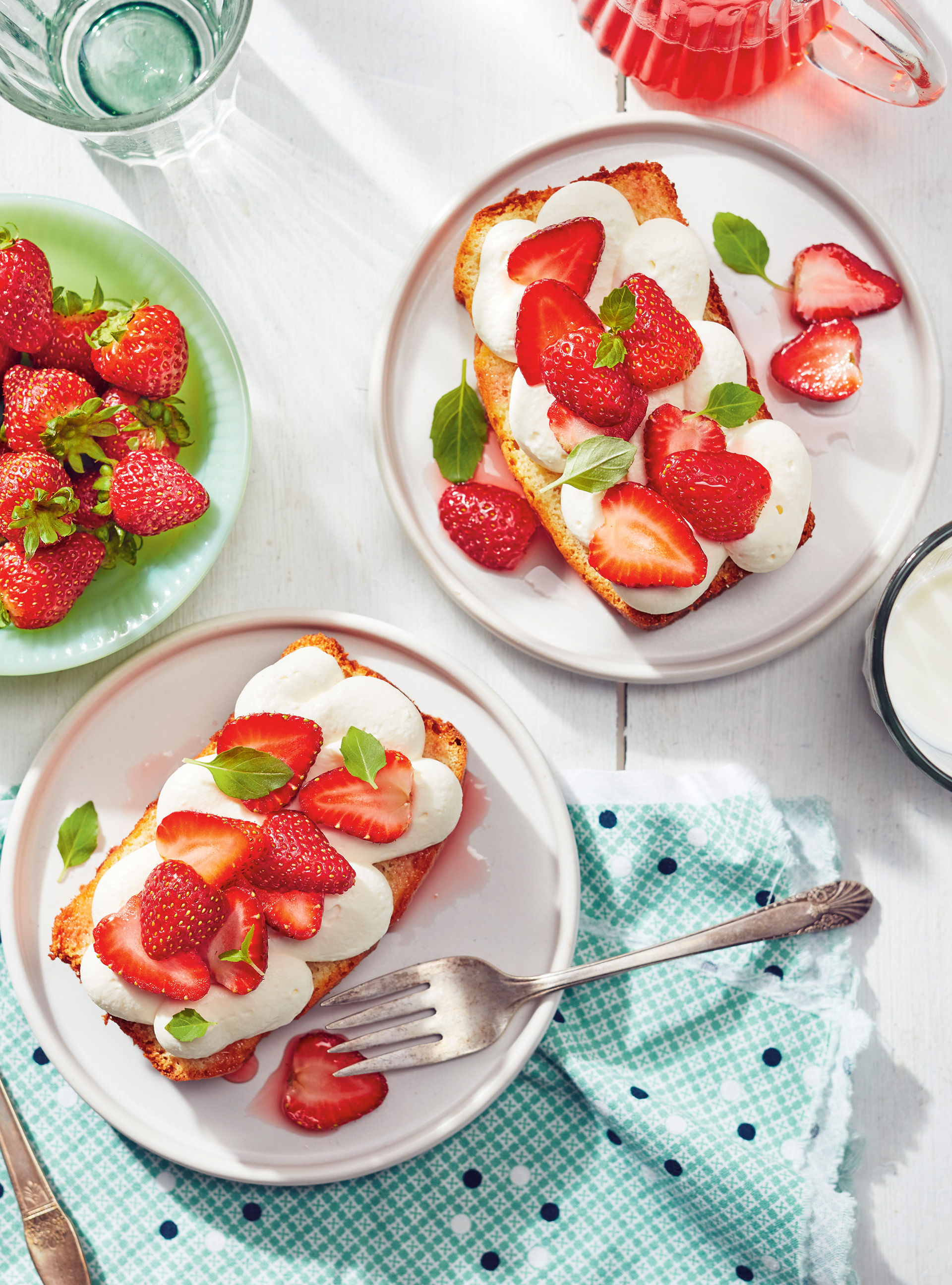 Vanilla Cake with Strawberries, Basil and Mascarpone Cream