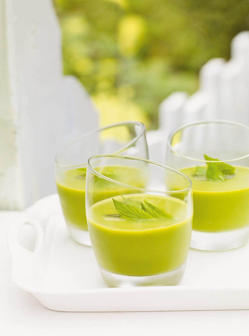 Soupe froide aux petits pois et glaçons à la menthe | RICARDO
