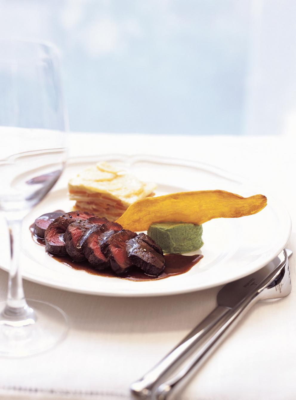 Steaks de cerf sauce grand veneur RICARDO