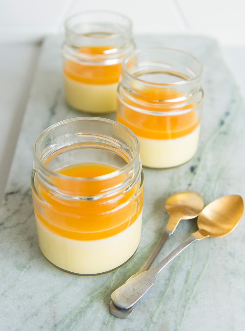 White Chocolate Pots de Crème with Passion Fruit Jelly | RICARDO