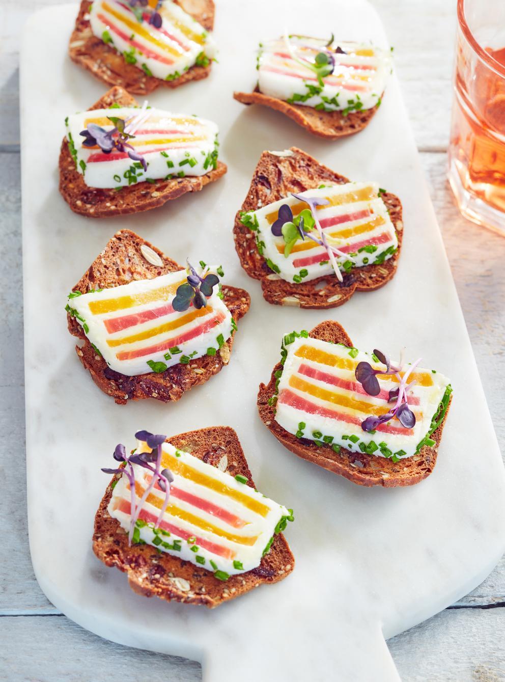 Terrine de betteraves au fromage de chèvre sur canapés RICARDO