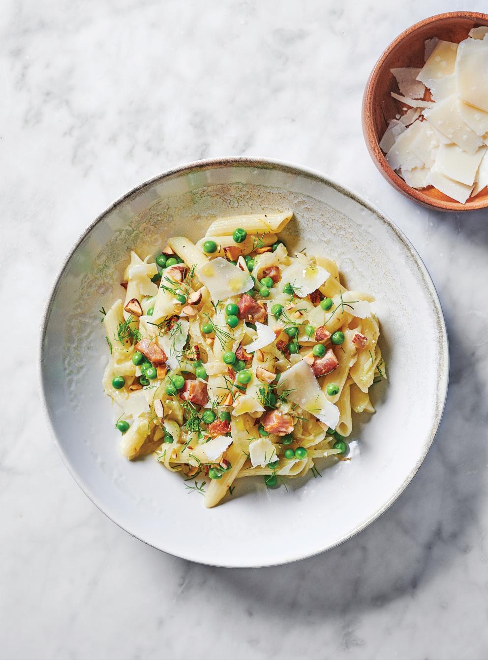Pennes à la pancetta, aux petits pois et aux amandes RICARDO
