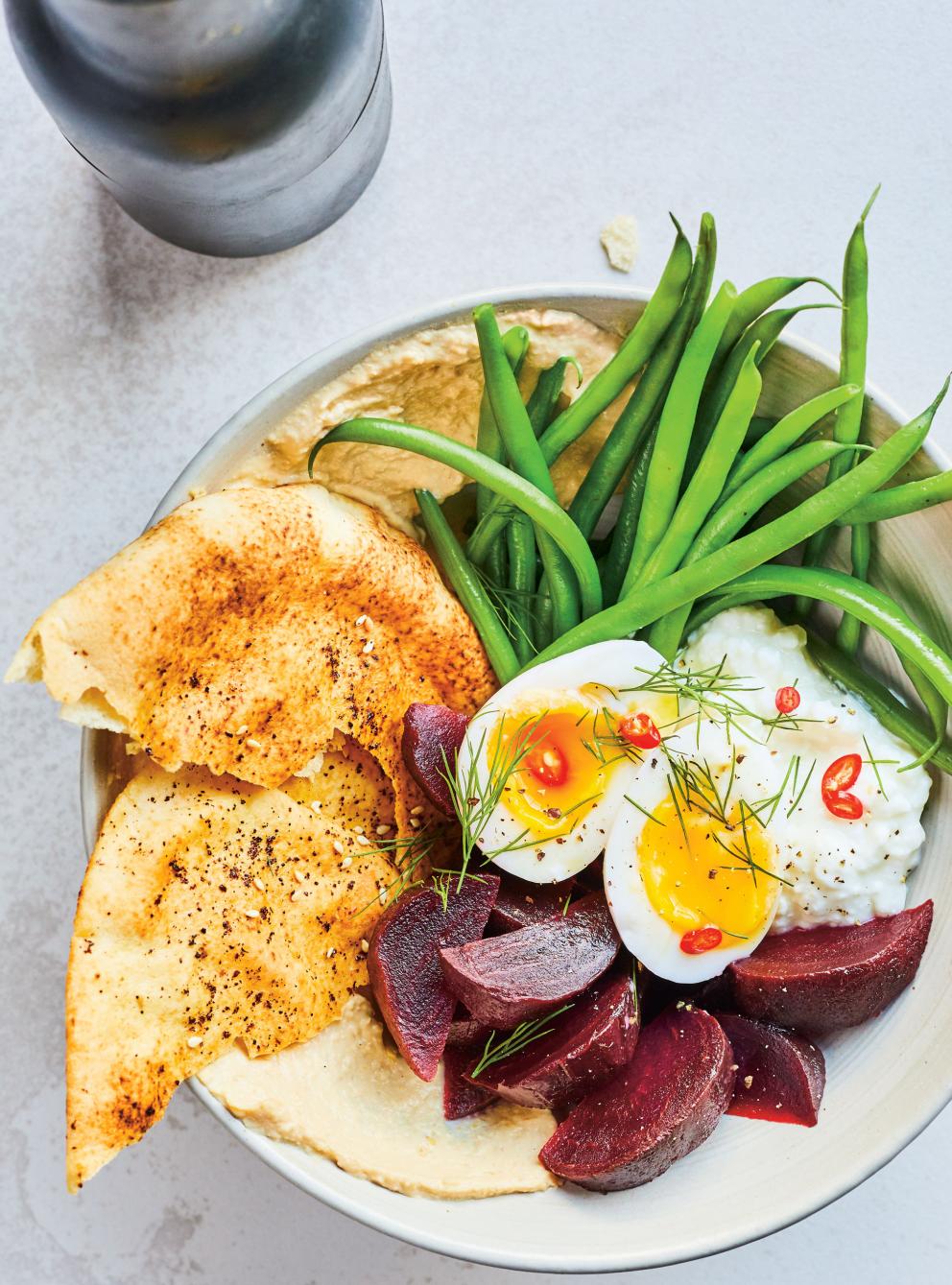 Bol Express à L'oeuf Mollet, Betterave, Houmous Et Pitas Grillés | RICARDO