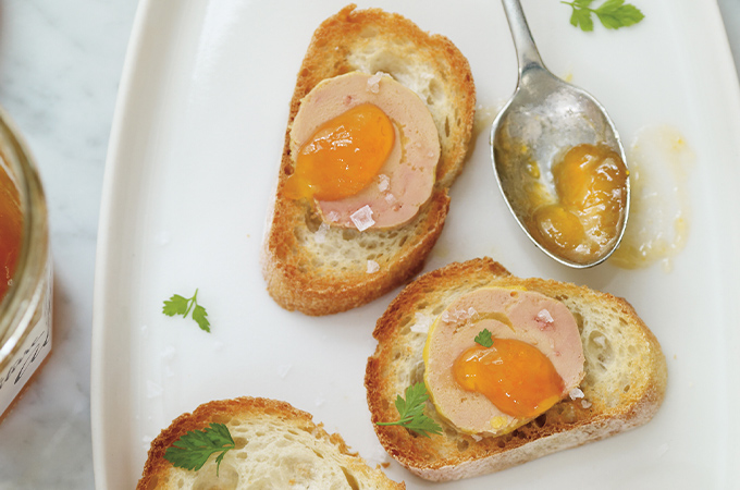 Canapés au foie gras et aux abricots