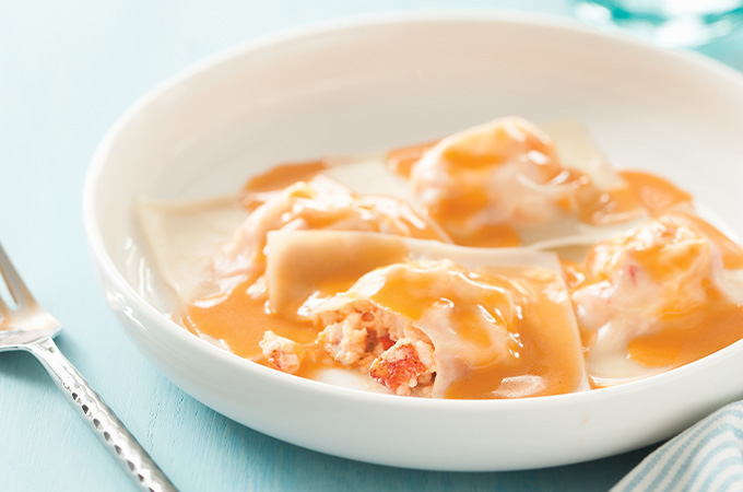 Raviolis de homard, sauce au beurre au homard