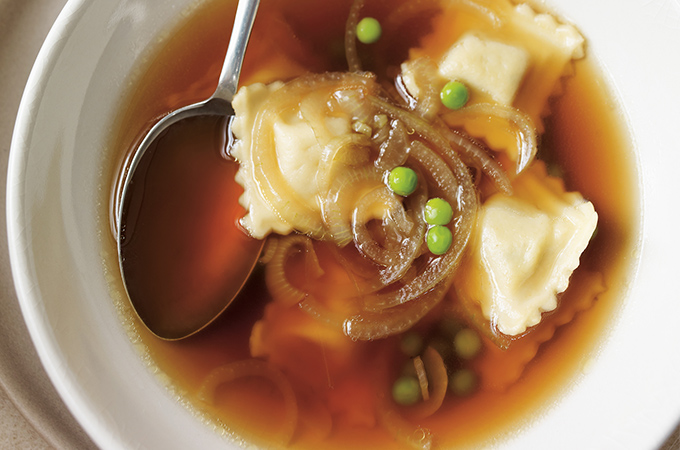 Soupe aux raviolis et aux petits pois (ravioli in brodo)