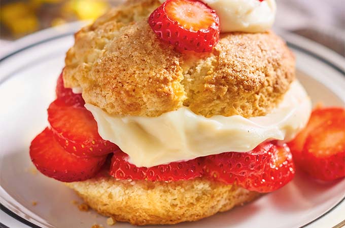 Strawberry Shortcakes with Cream Cheese and White Chocolate

